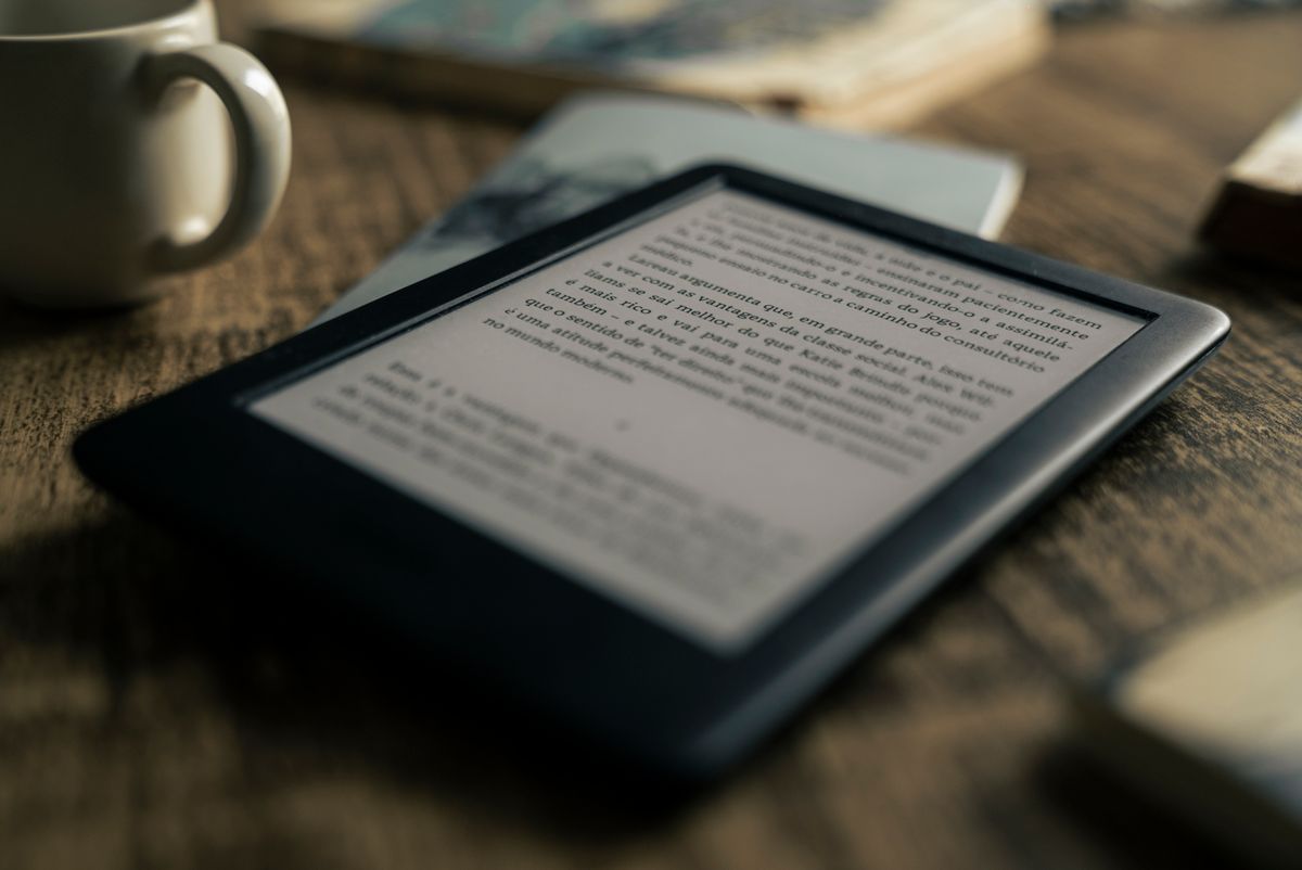 Таблет с електронна книга на екрана