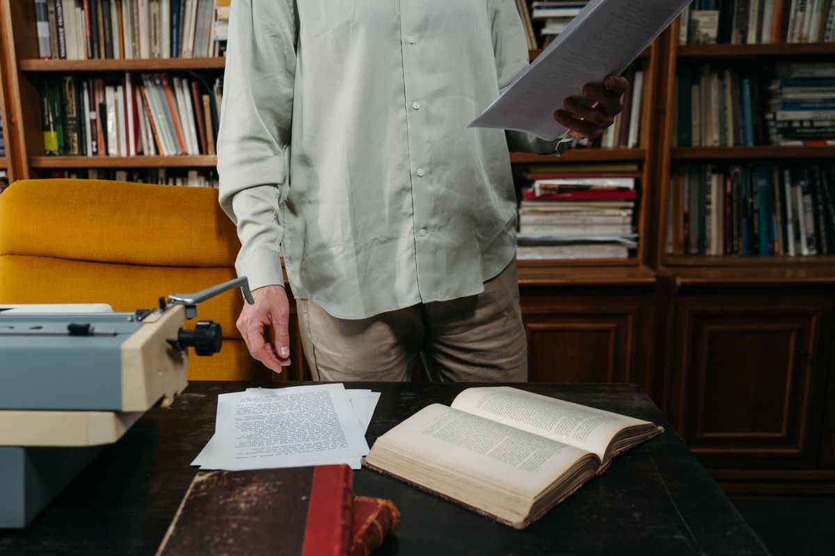 Рафтове с книги в издателство